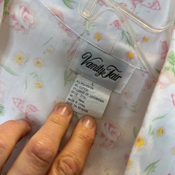 Vanity Fair Light weight floral robe size large - Picture 2 of 5